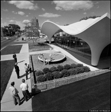 Mount Clemens Savings and Loan, designed by William Kessler. Photographer: Balthazar Korab, Courtesy of the Library of Congress.