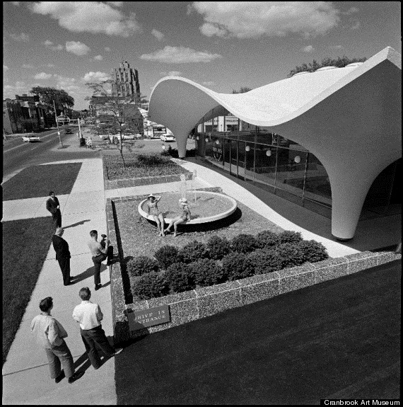 Mount Clemens Savings and Loan, designed by William Kessler. Photographer: Balthazar Korab, Courtesy of the Library of Congress.