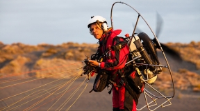 George Steinmetz in his paraglider, courtesy Mens Journal