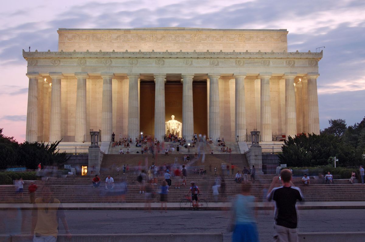 Lincoln Memorial at Dusk courtesy wikipedia commons