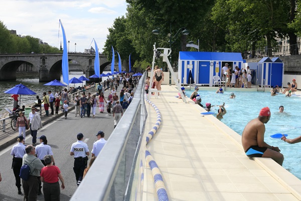 Paris Plages provides summer amenities of city residents. Courtesy of Mairie de Paris.