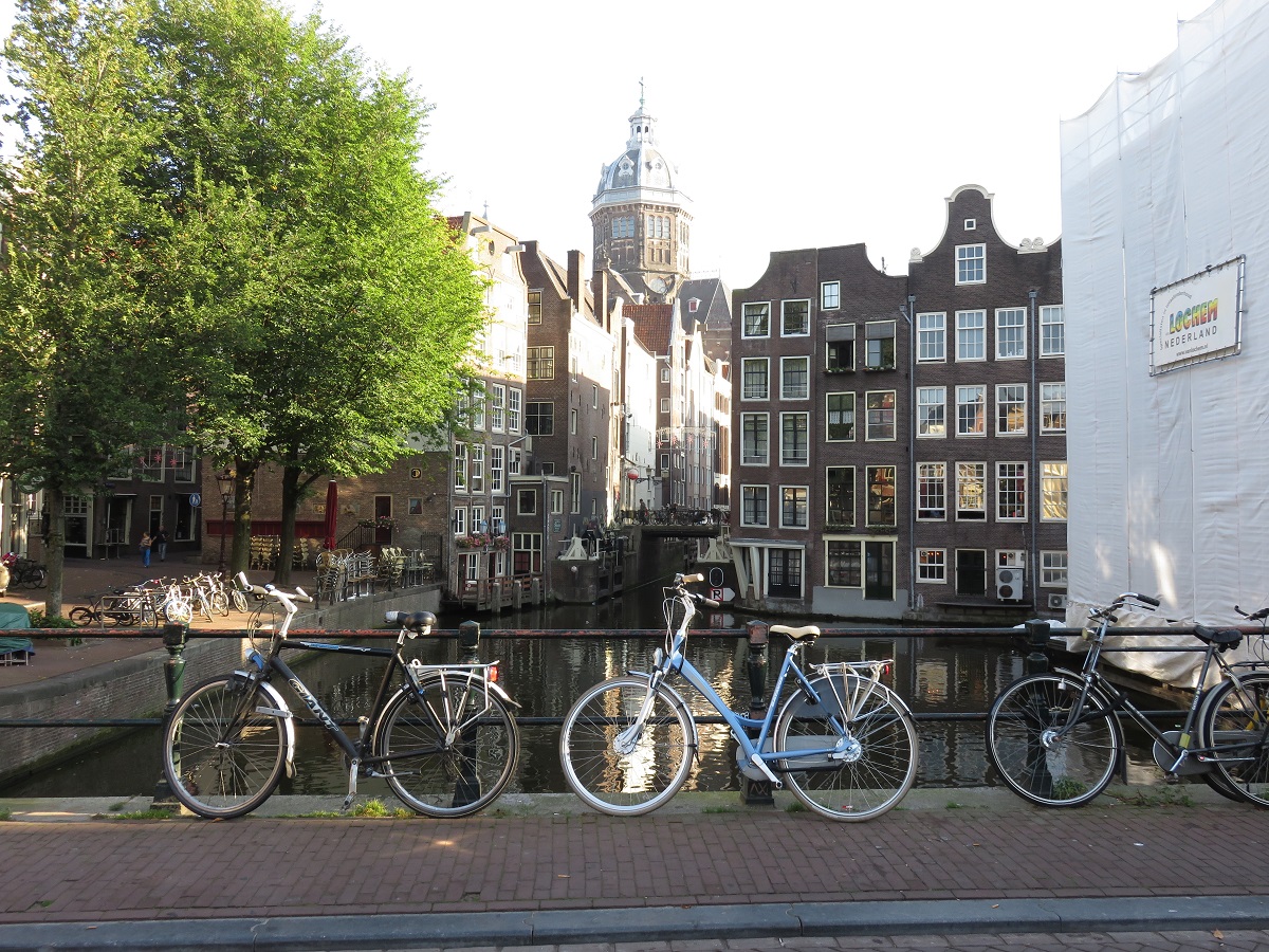 Amsterdam Canal with bikes near Vredenburgersteeg. Photo by Bobbie Faul-Zeitler