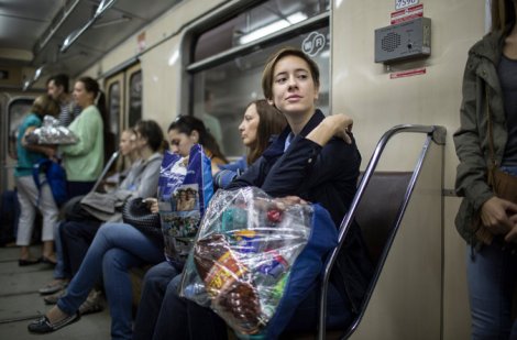Using the subway to take recyclables to a recycling site. Photo courtesy of Denis Sinyakova Recyclemagazine.ru