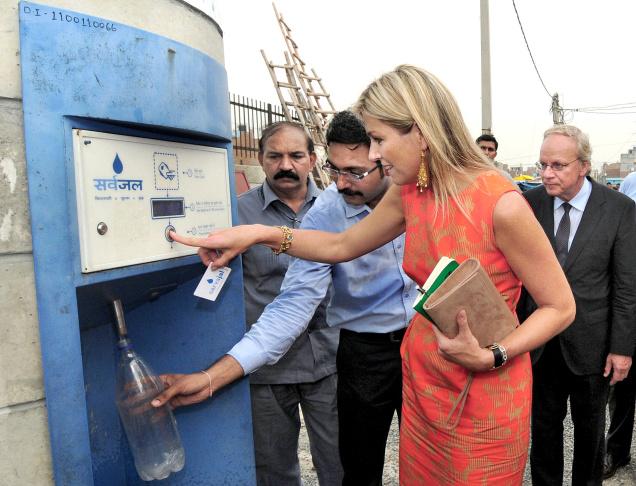 Queen Maxima of the Netherlands -- a special UN envoy -- visits the water ATM in Delhi.