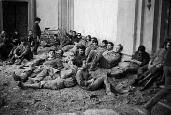 Exhausted volunteers at the biblioteca (Photo by Nicola)