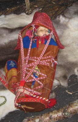 Traditional way to wrap and protect a Sami baby. Photo by Aik Meeuse, Creative Commons 3.0