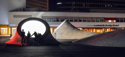 People on the plaza can look down through the light portal into the museum. Photo by Mika Huisman.