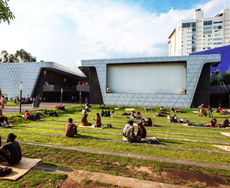 Cineteca's monster outdoor screen was designed purposely to provide leisurely ways to view cinema.
