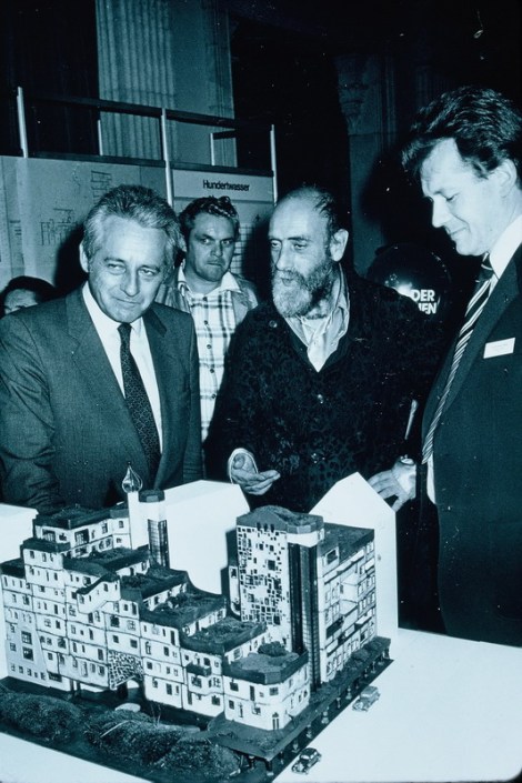 Hundertwasser and Mayor Gratz with model