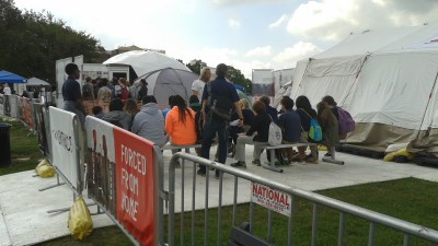 Visitors to the free MSF exhibition on the National Mall in 2016 got an immersive experience in being a refugee. Photo by Roberta Faul-Zeitler CC 3.0) 